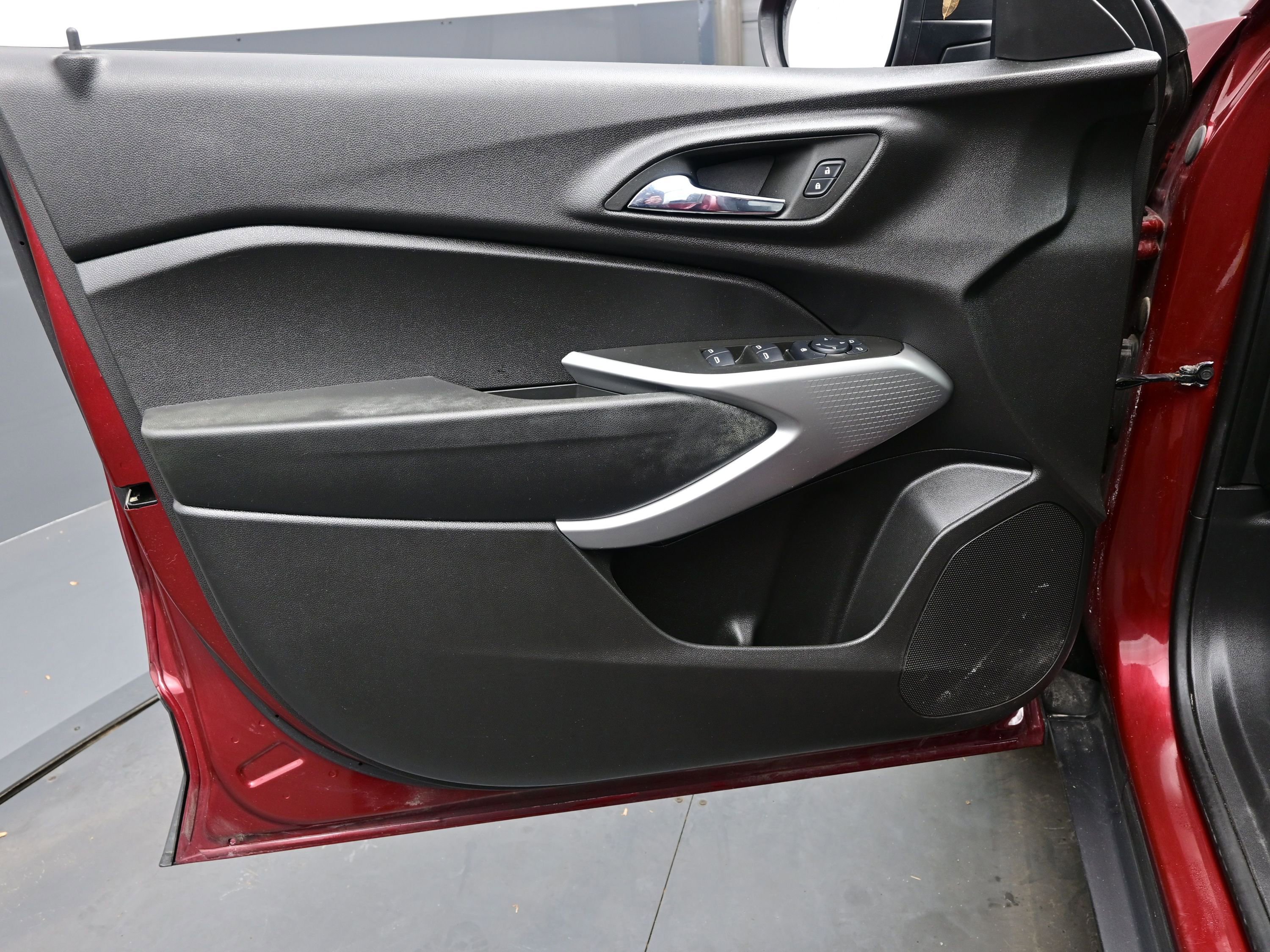 Used 2024 Chevrolet Trax LS w/ Driver Confidence Package image 9