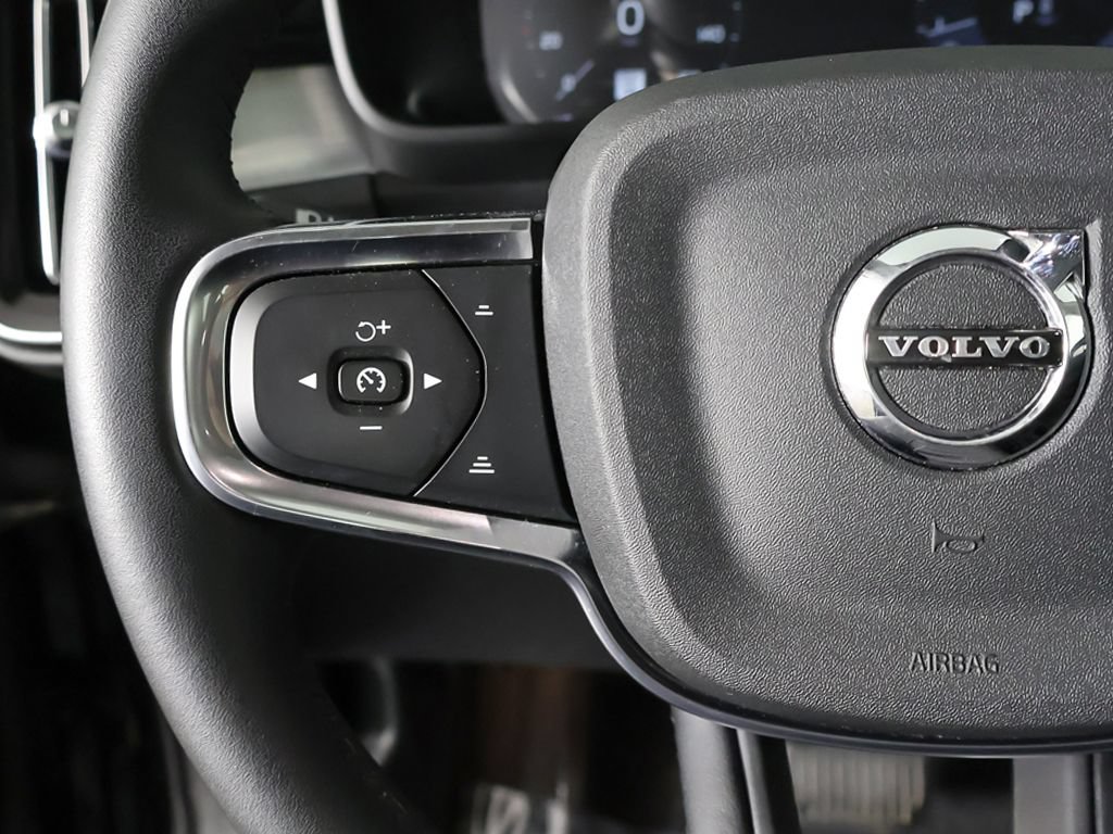 Used 2019 Volvo XC40 T5 Momentum AWD/4WD image 35
