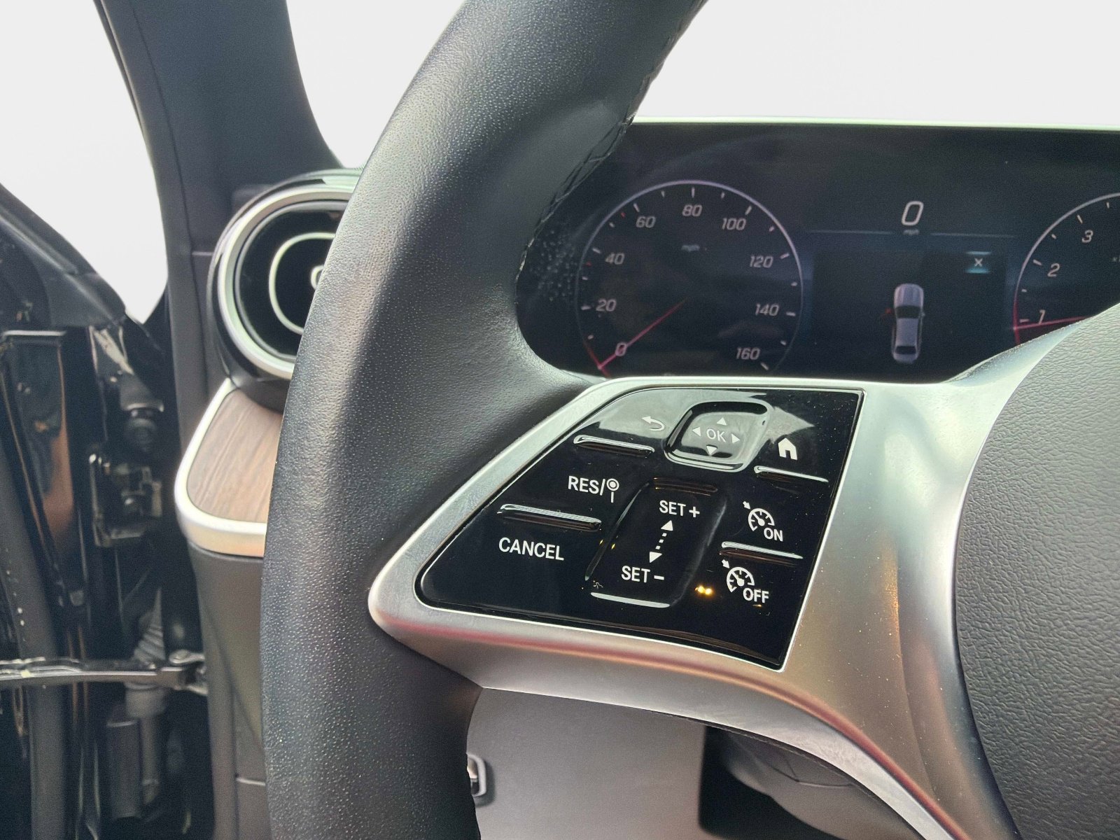 Used 2025 Mercedes-Benz C 300 Sedan image 26