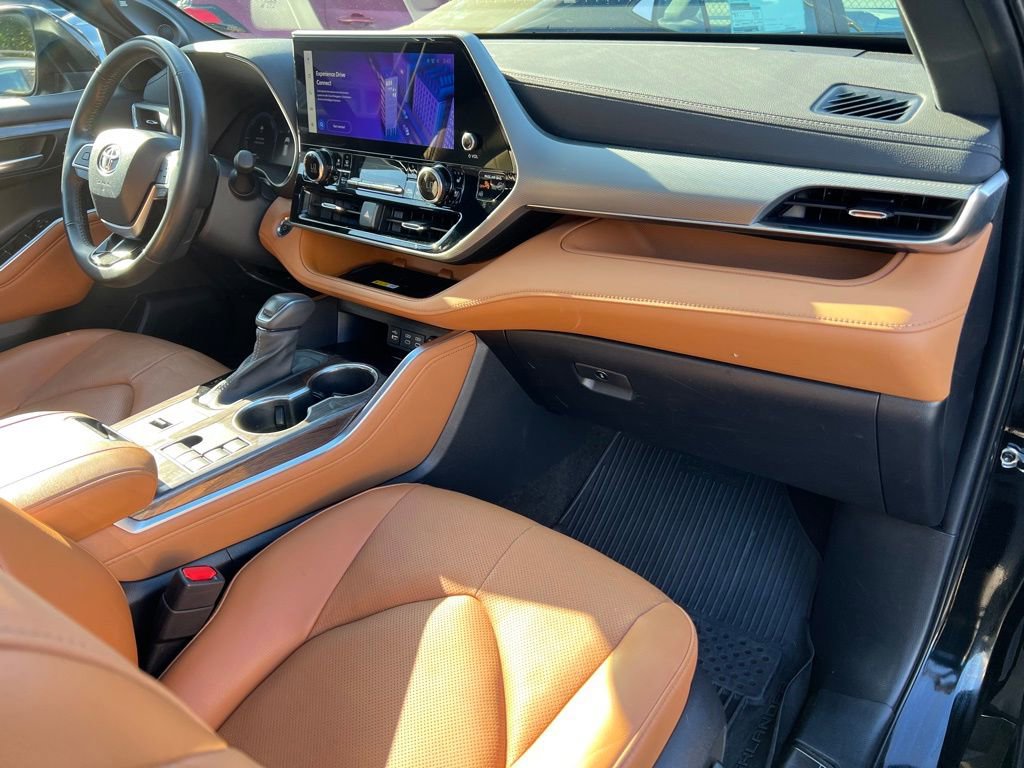 Used 2023 Toyota Highlander Platinum AWD/4WD image 27