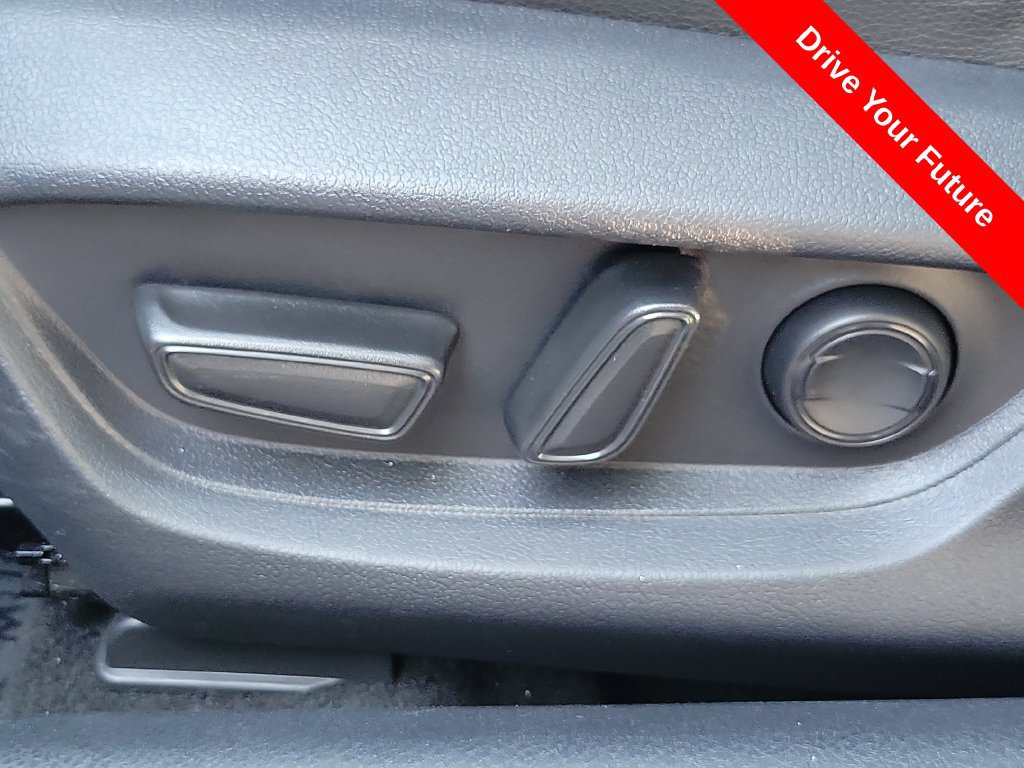 Used 2025 Toyota Camry SE w/ Convenience Package FWD image 18