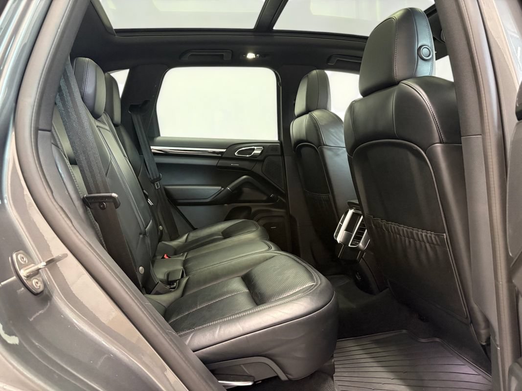 Used 2018 Porsche Cayenne AWD/4WD image 15