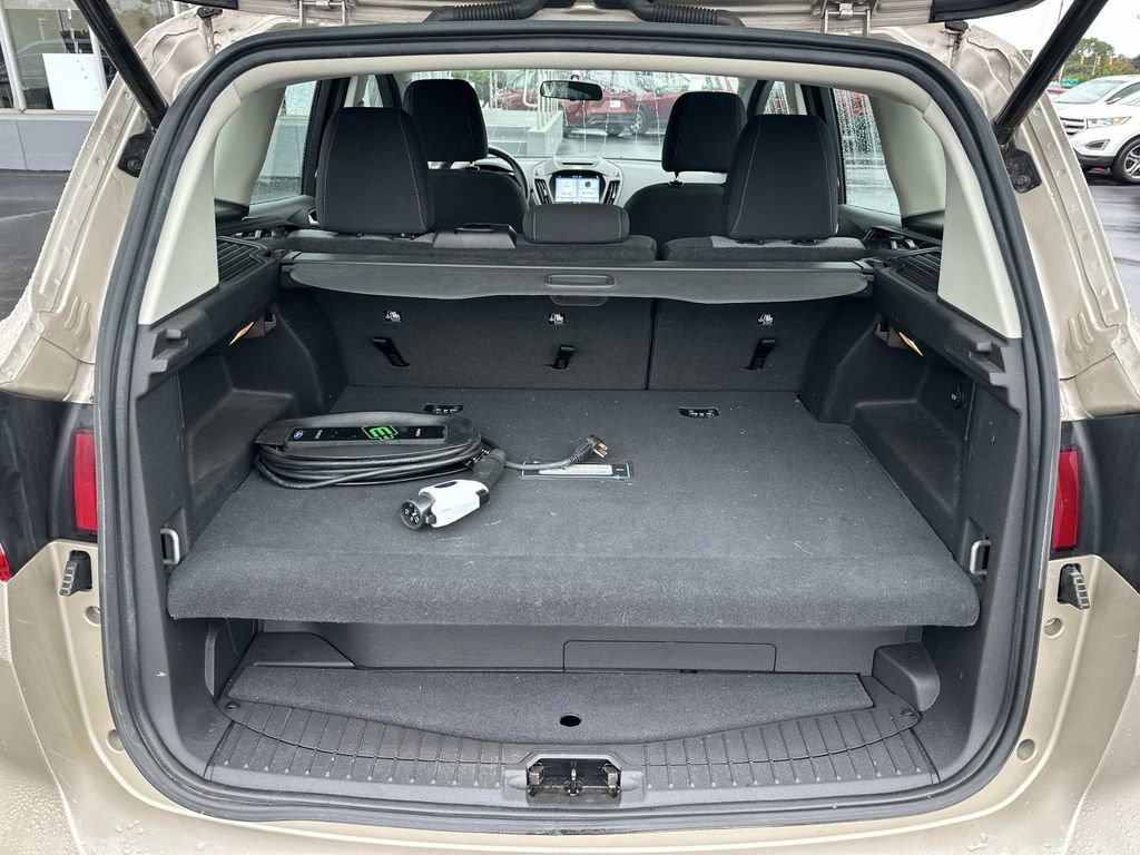 Used 2017 Ford C-MAX Energi SE w/ Equipment Group 401A FWD image 10