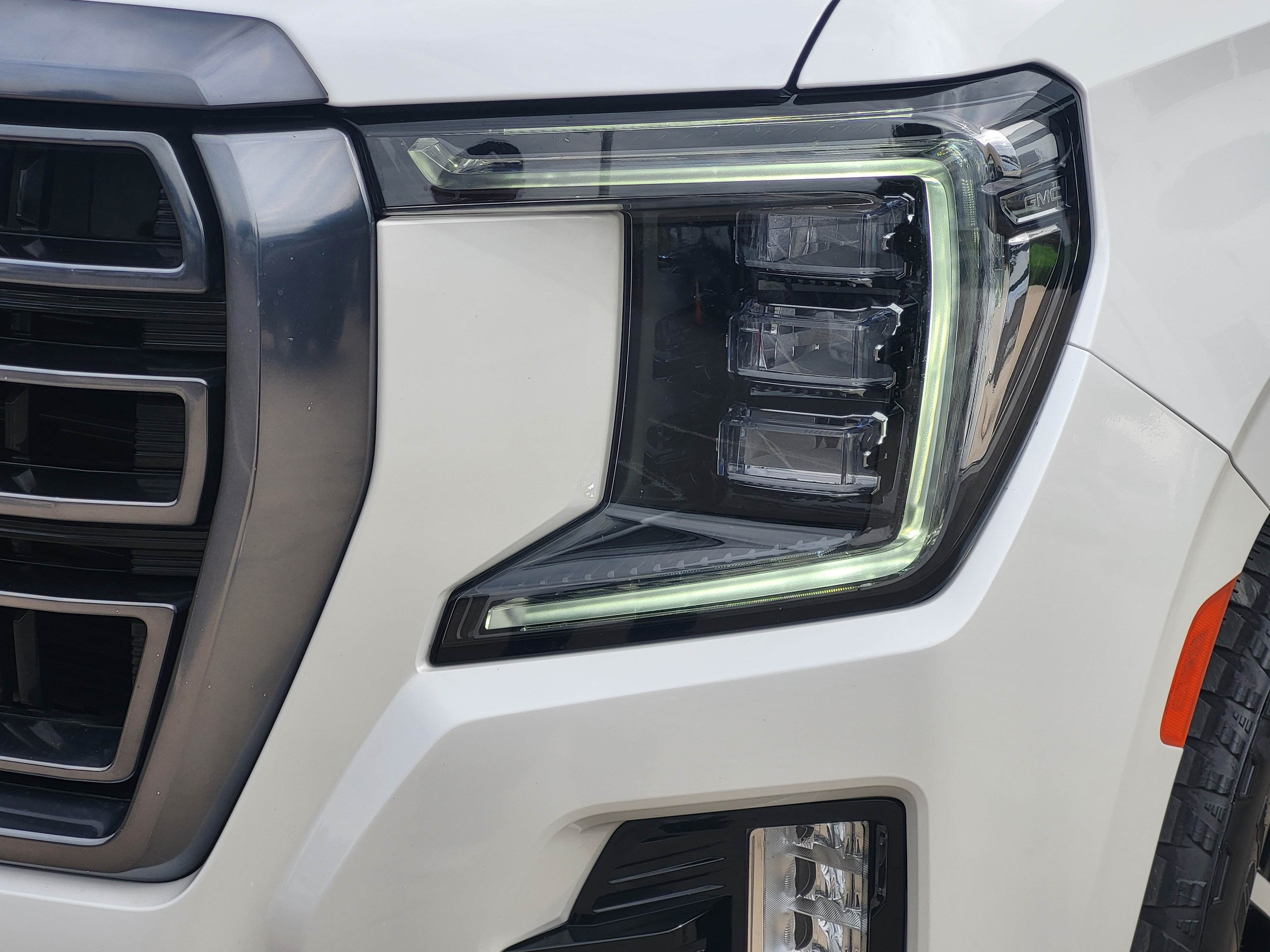 Used 2023 GMC Yukon XL AT4 w/ AT4 Premium Package AWD/4WD image 8