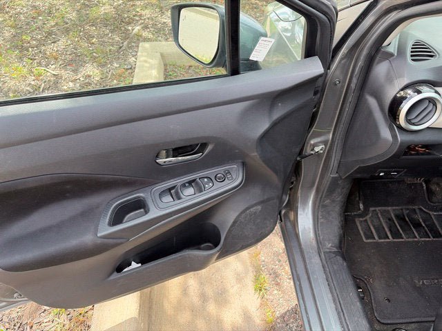 Used 2022 Nissan Versa SV w/ Trunk Package FWD image 7