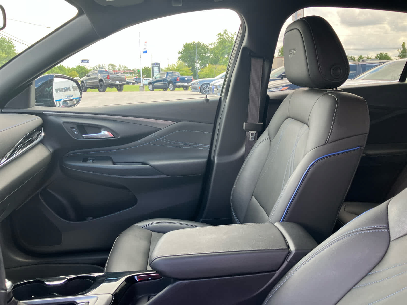 Used 2024 Buick Envista Sport Touring w/ Convenience I Package FWD image 10