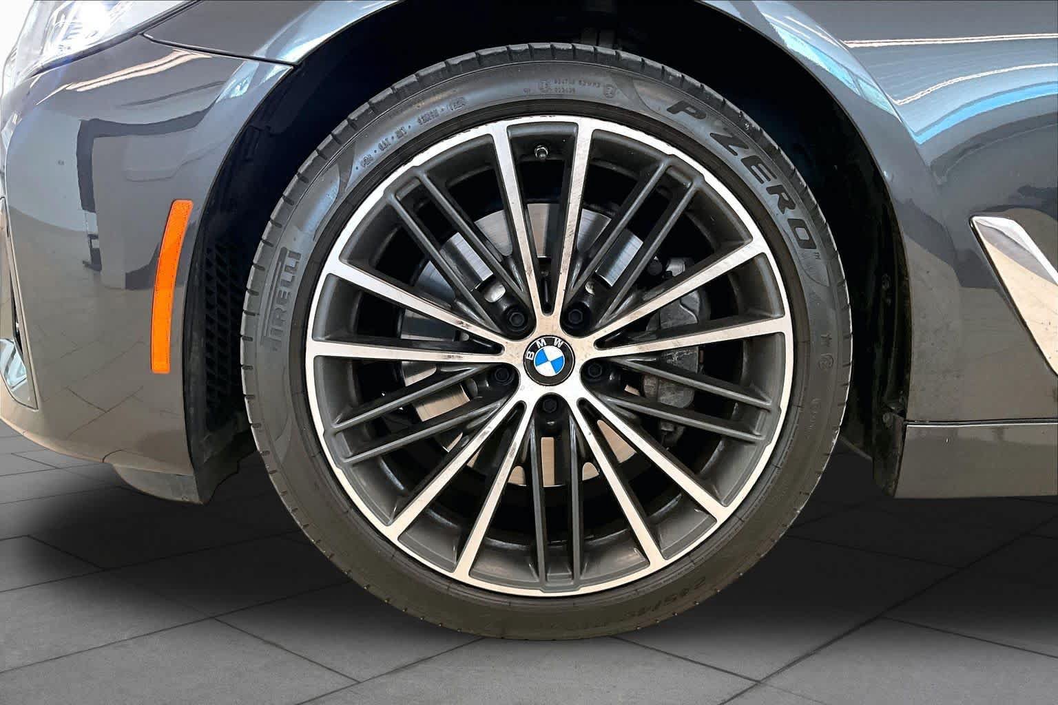 Used 2023 BMW 530i w/ Premium Package RWD image 9