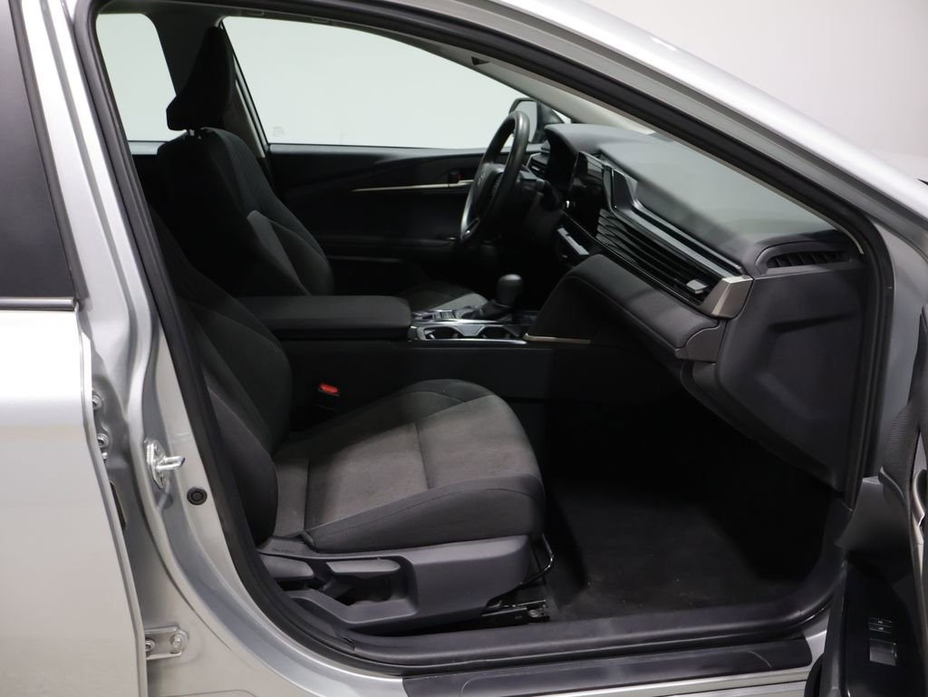 Used 2025 Toyota Camry LE image 21
