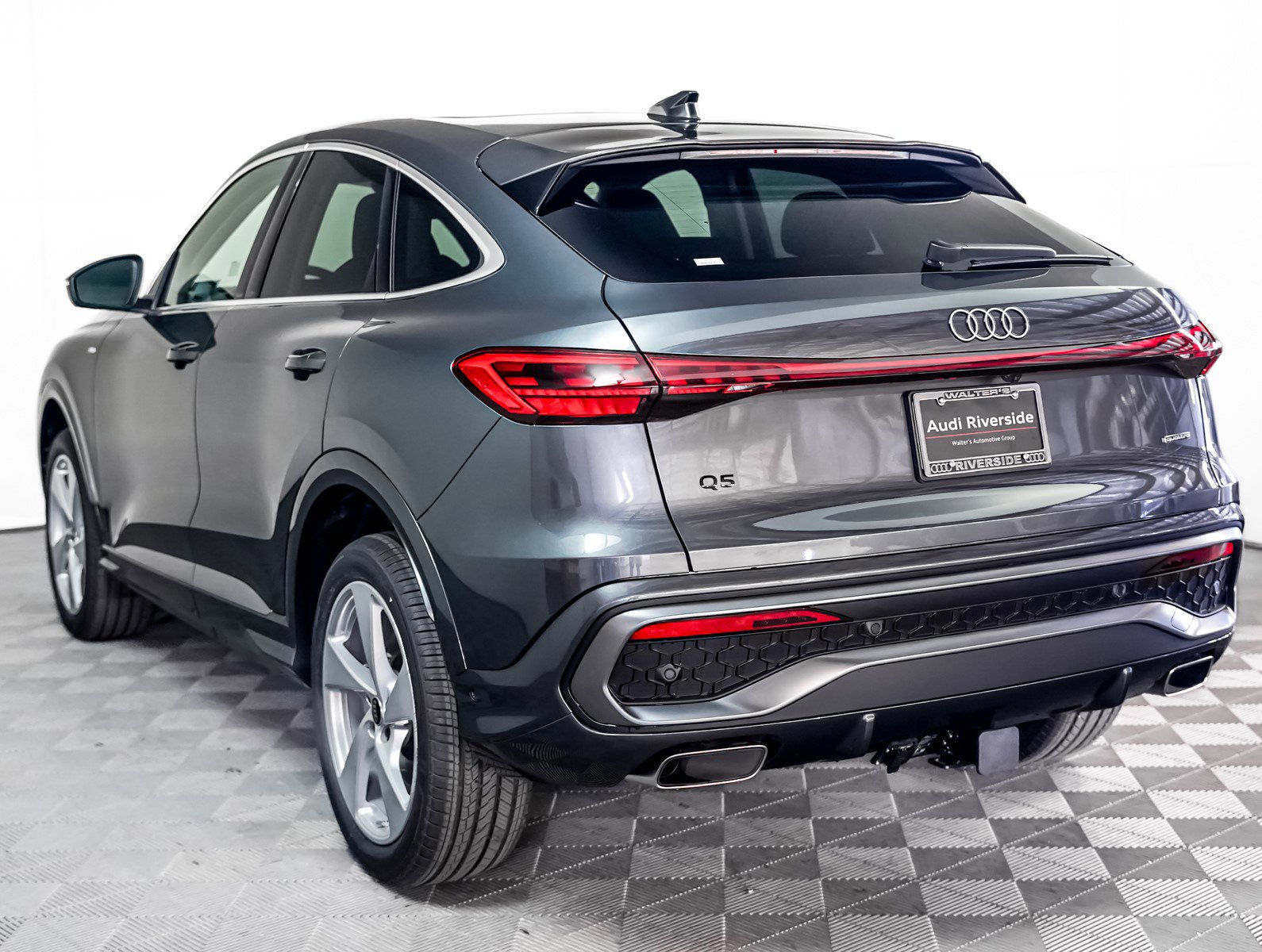 New 2025 Audi Q5 Premium Plus image 2