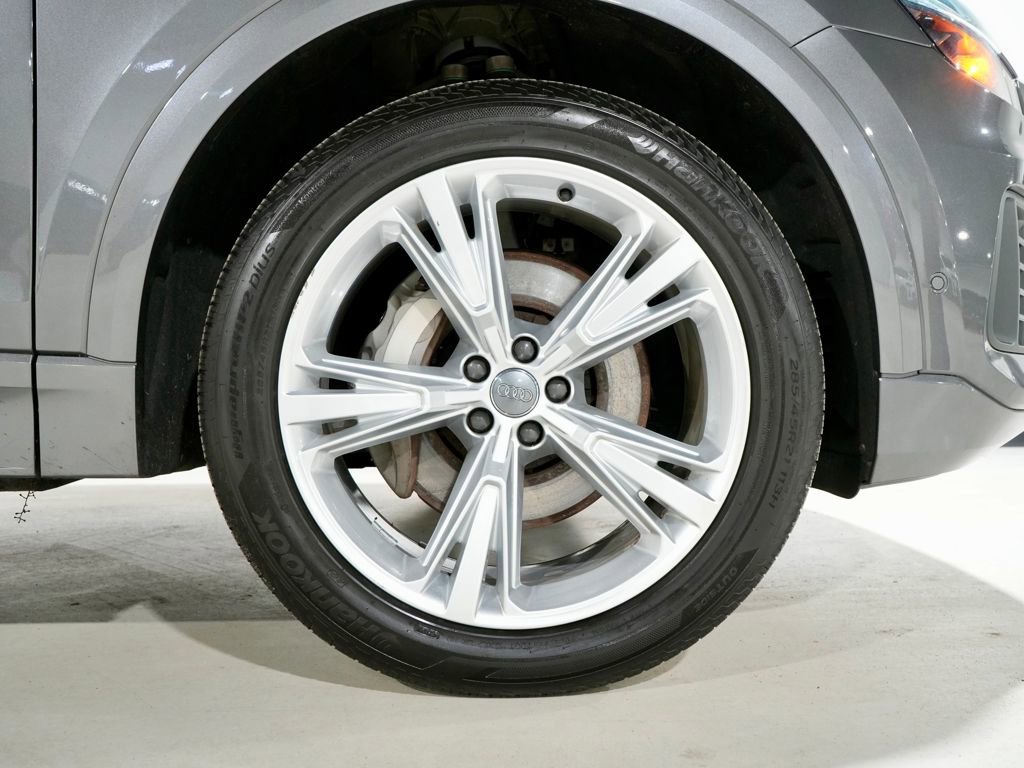 Used 2020 Audi Q8 Premium Plus w/ Premium Plus Package image 35