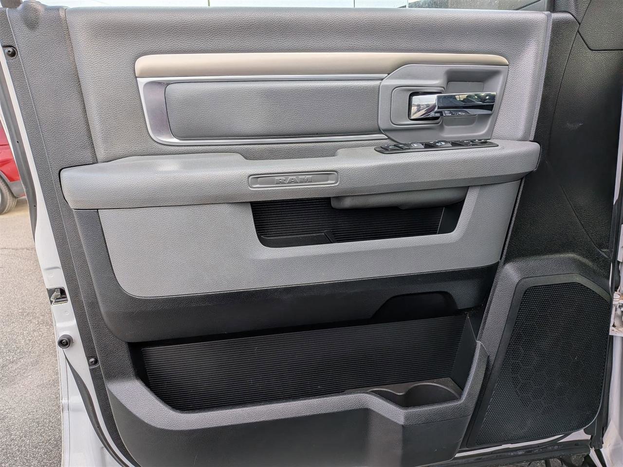 Used 2018 RAM 1500 SLT image 12