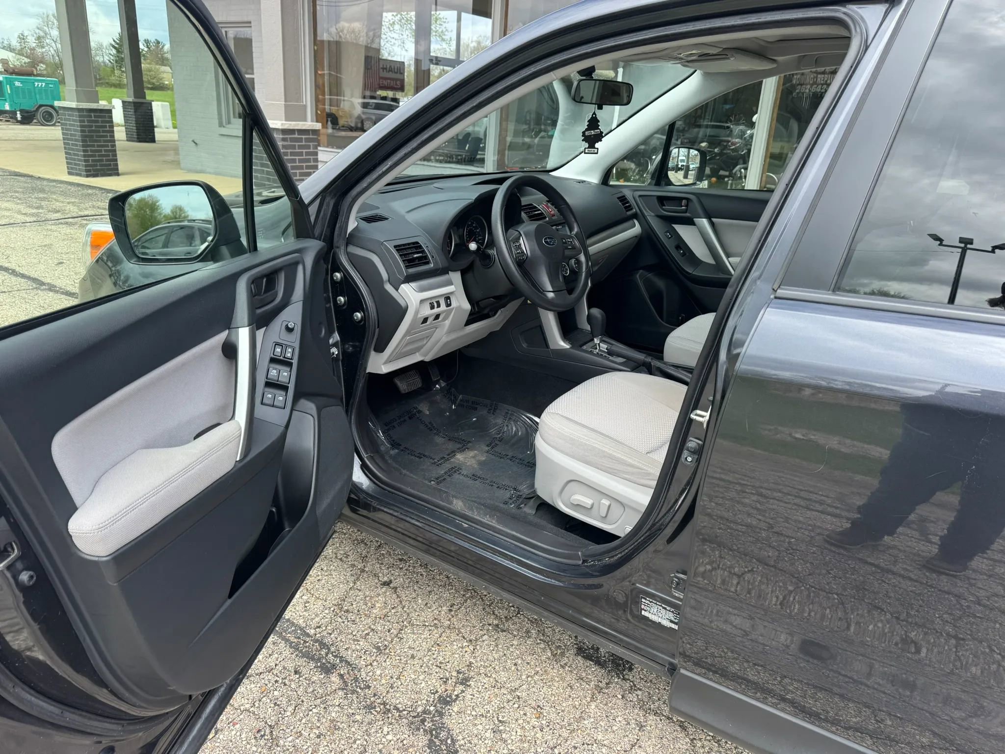 Used 2015 Subaru Forester 2.5i Premium w/ Protection Package #1 AWD/4WD image 9