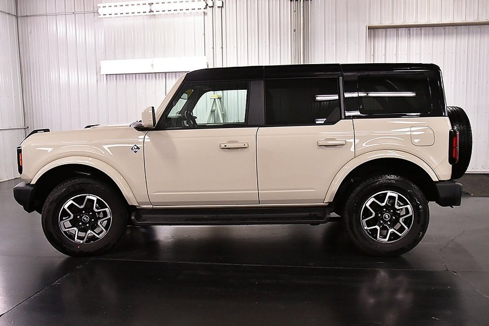 Used 2025 Ford Bronco Outer Banks image 4