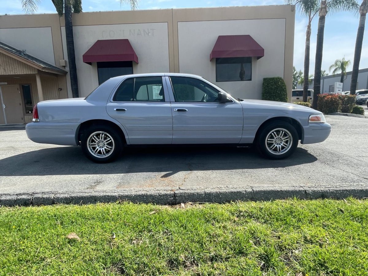 Used 2004 Ford Crown Victoria Police Interceptor RWD image 4