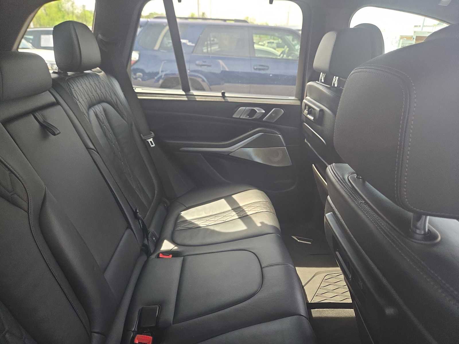 Used 2020 BMW X5 M50i w/ Executive Package image 12