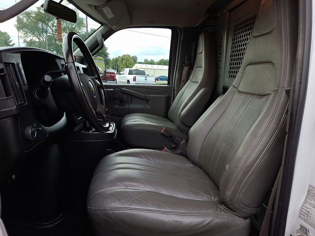 Used 2018 Chevrolet Express 3500 w/ Driver Convenience Package image 14