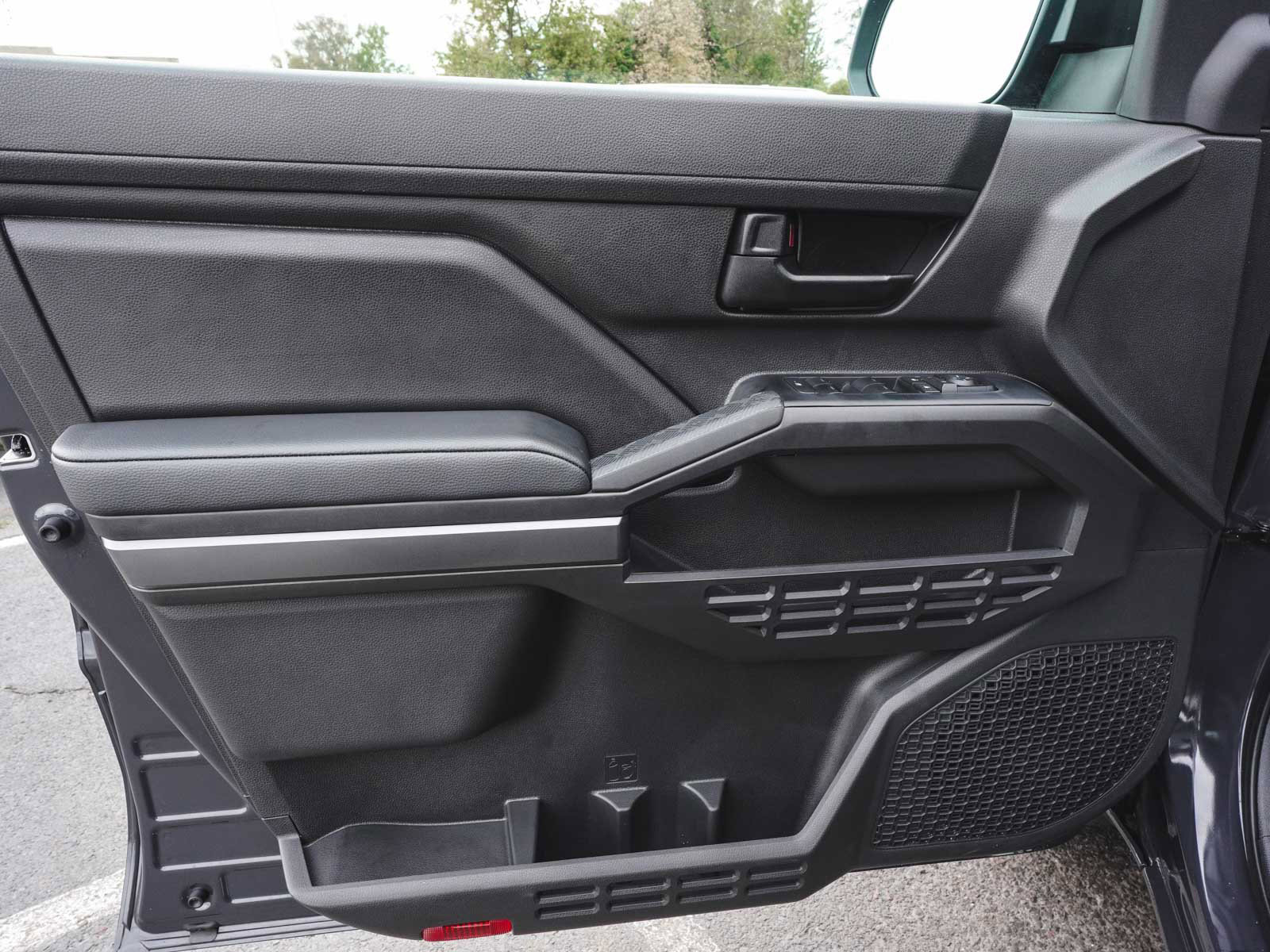 Used 2025 Toyota Tacoma SR5 image 9