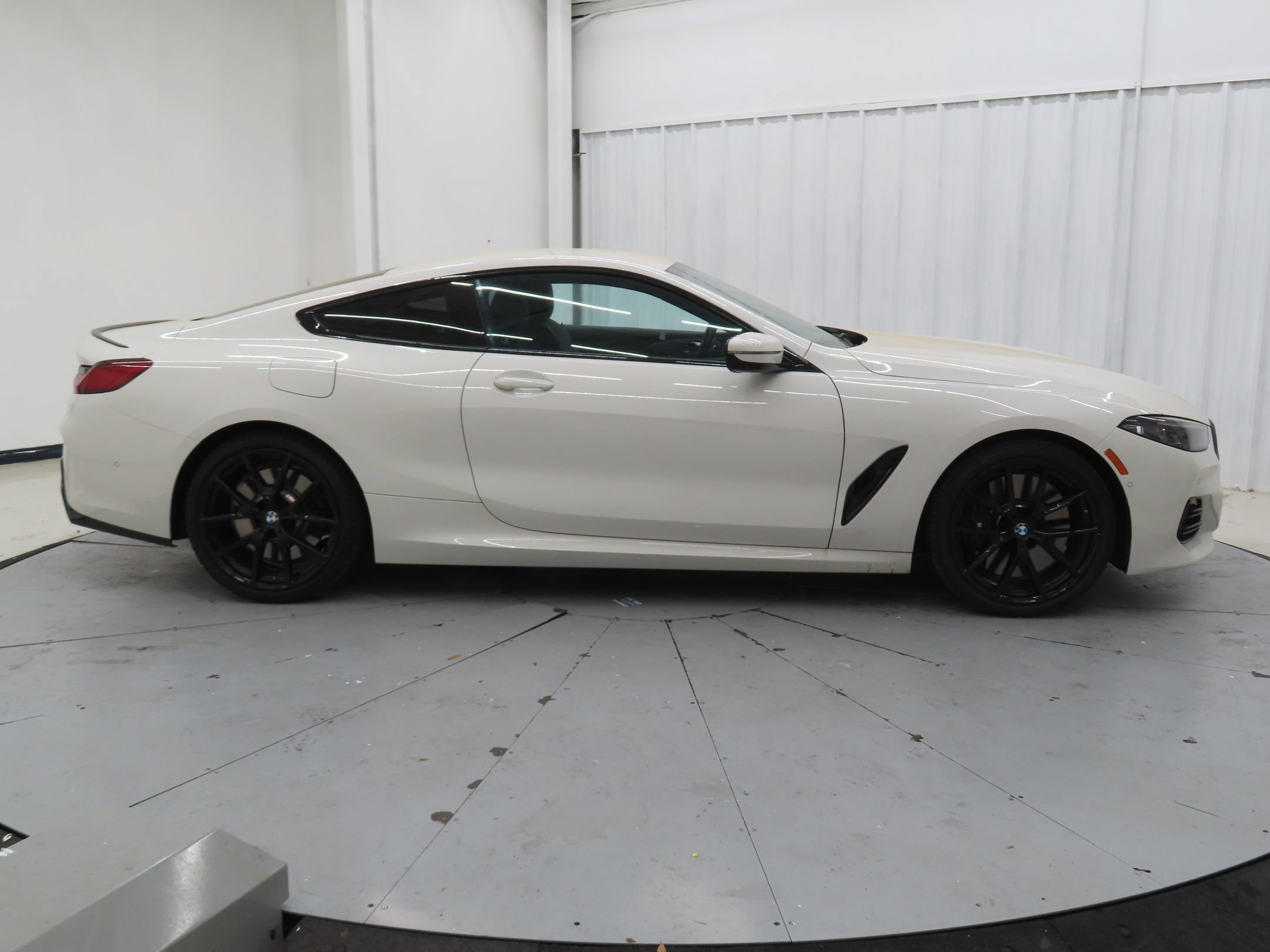 Used 2023 BMW 840i Coupe w/ M Sport Professional Package RWD image 2