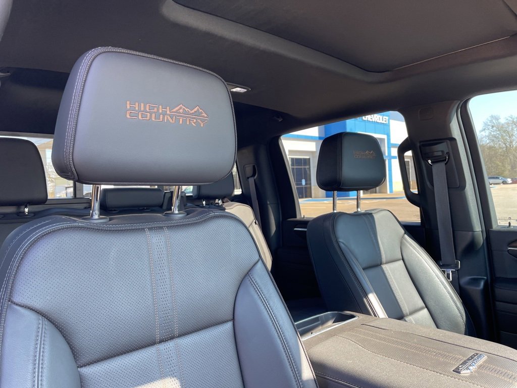 Used 2024 Chevrolet Silverado 2500 High Country w/ High Country Premium Package image 32