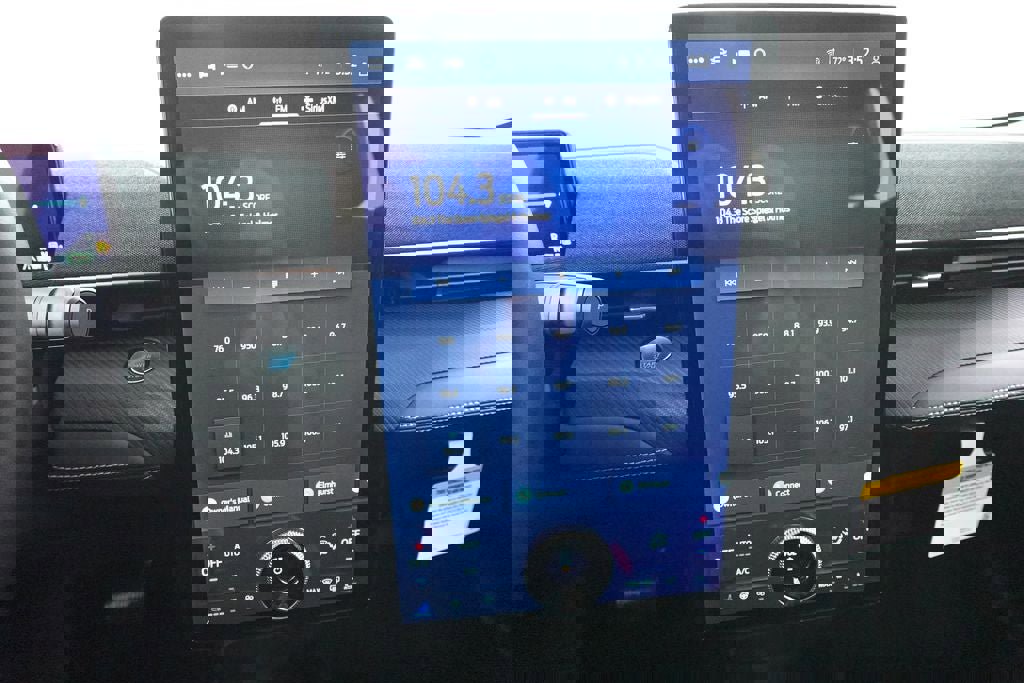 Certified 2025 Ford Mustang Mach-E Premium image 17