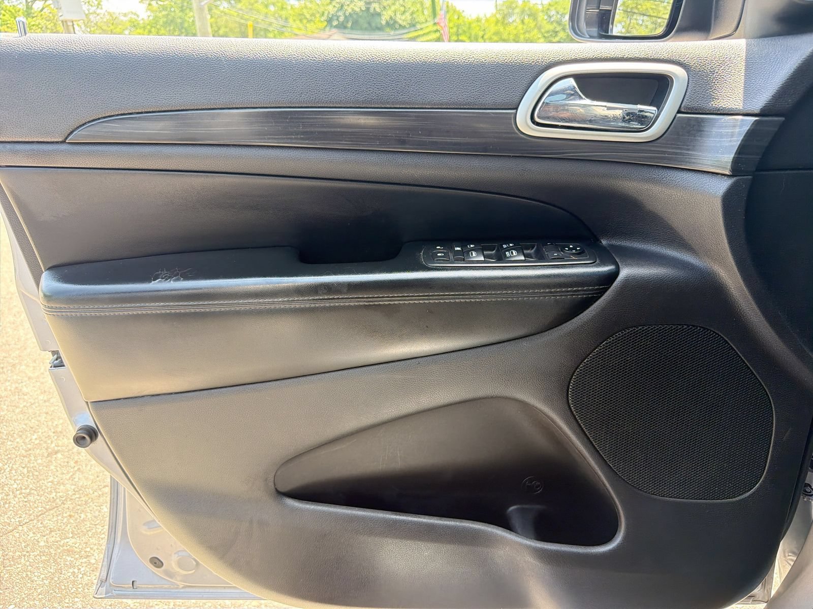 Used 2019 Jeep Grand Cherokee Altitude AWD/4WD image 30