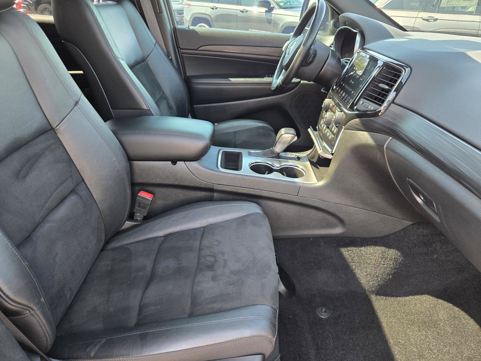 Certified 2021 Jeep Grand Cherokee Laredo X AWD/4WD image 31