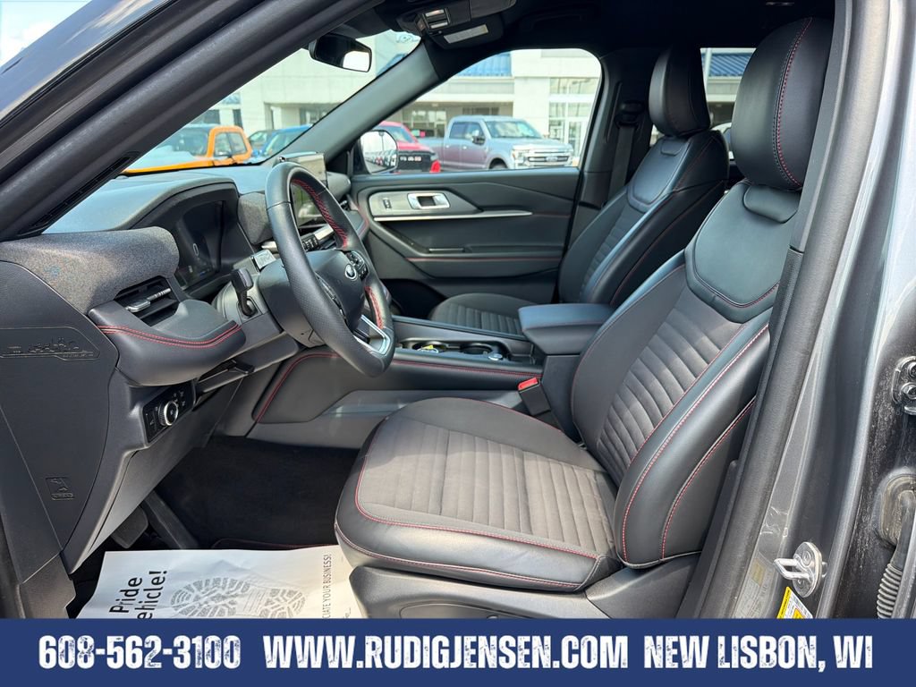 Used 2025 Ford Explorer ST-Line w/ ST-Line Street Pack AWD/4WD image 9