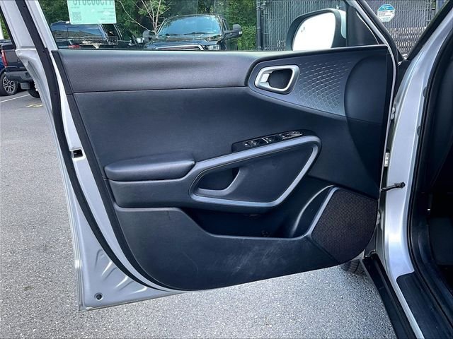 Used 2020 Kia Soul S FWD image 18