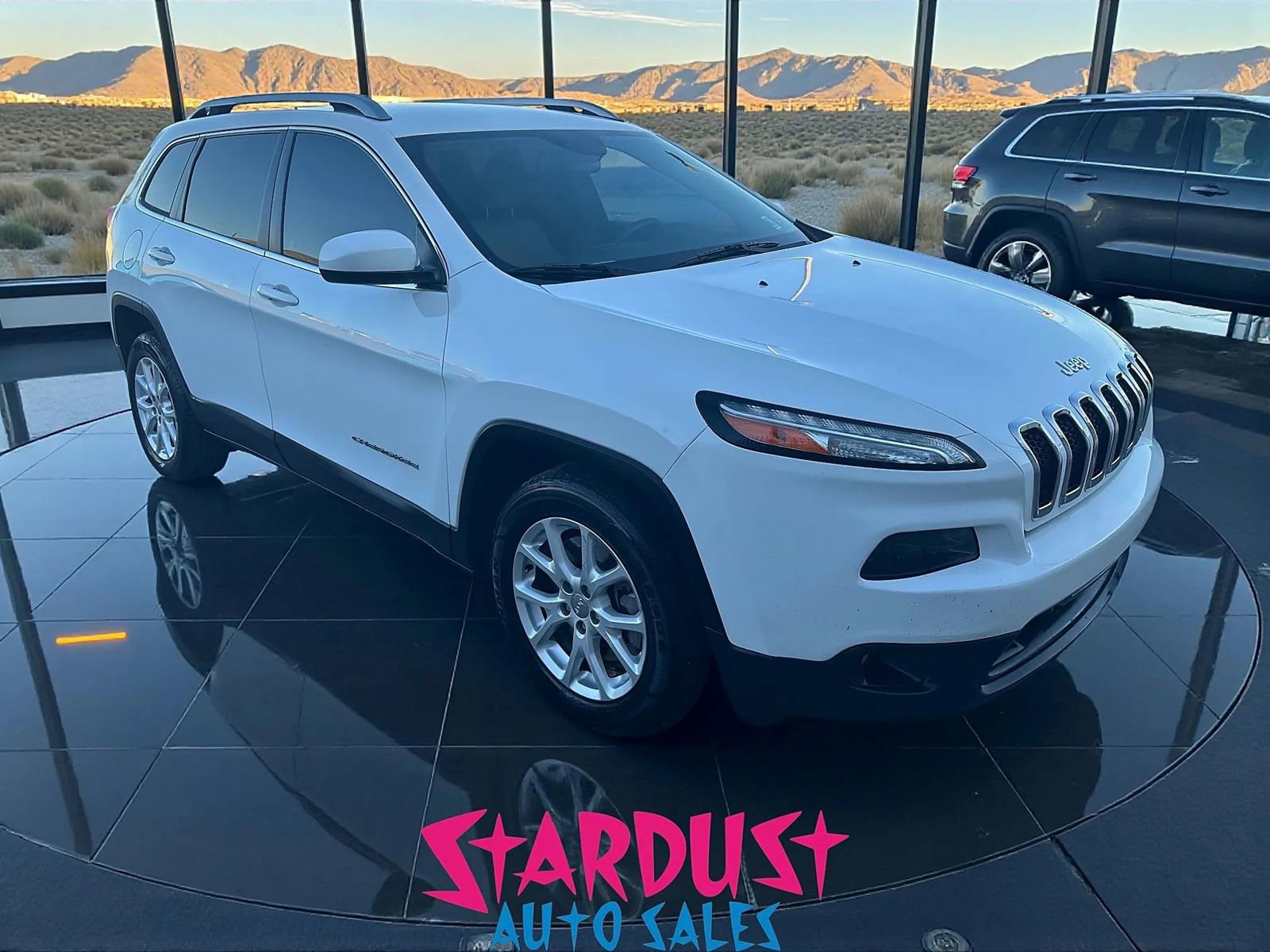 Used 2018 Jeep Cherokee Latitude FWD image 4