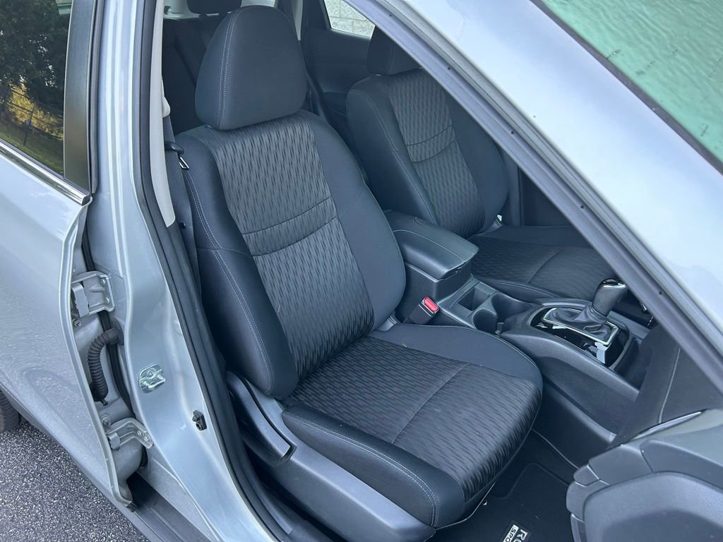 Used 2018 Nissan Rogue S FWD image 16