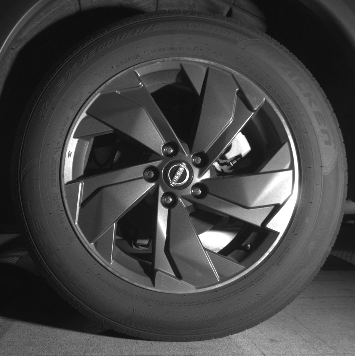 Used 2025 Nissan Rogue SV FWD image 14