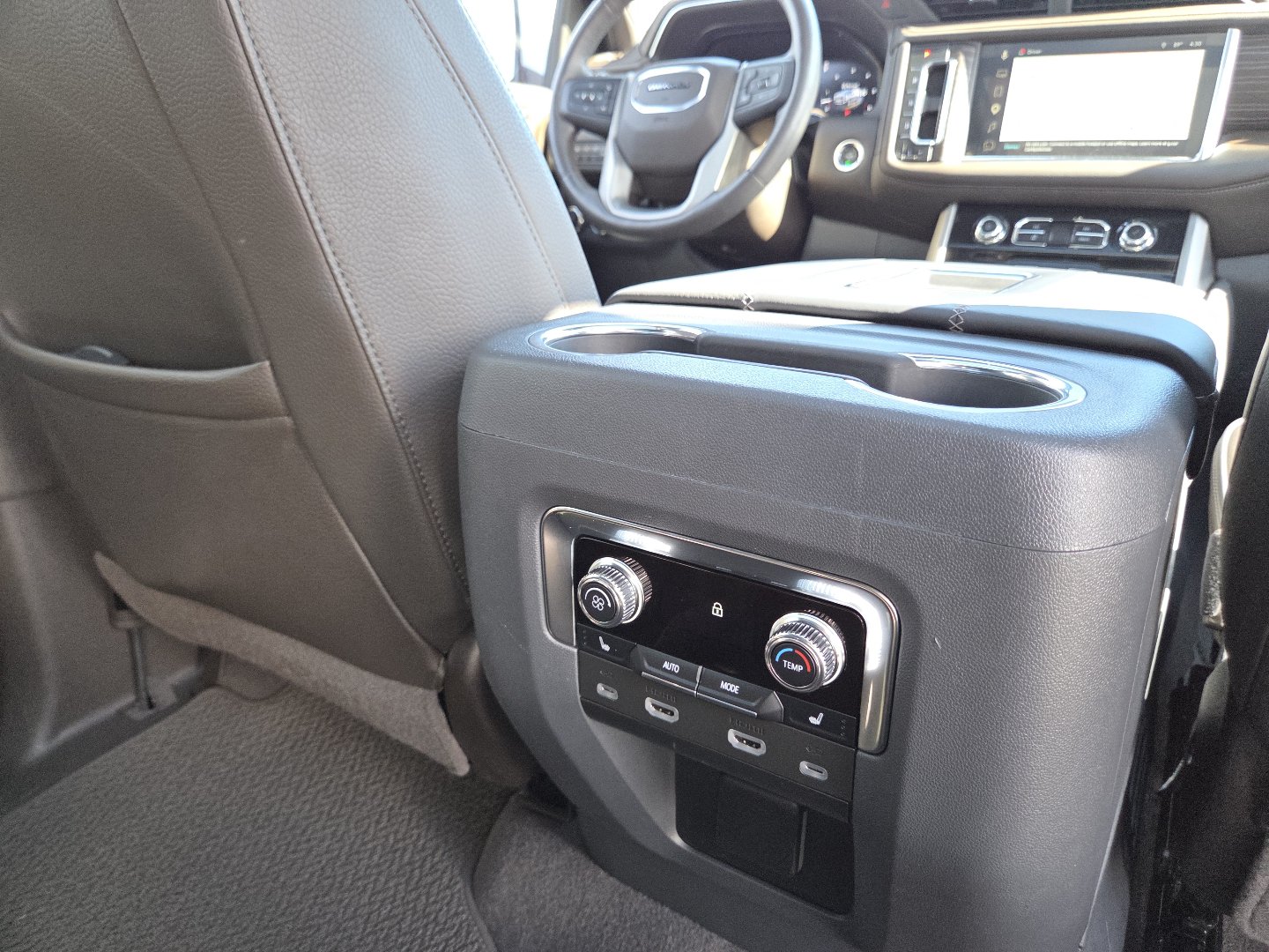 Used 2023 GMC Yukon XL Denali w/ Advanced Technology Package AWD/4WD image 31