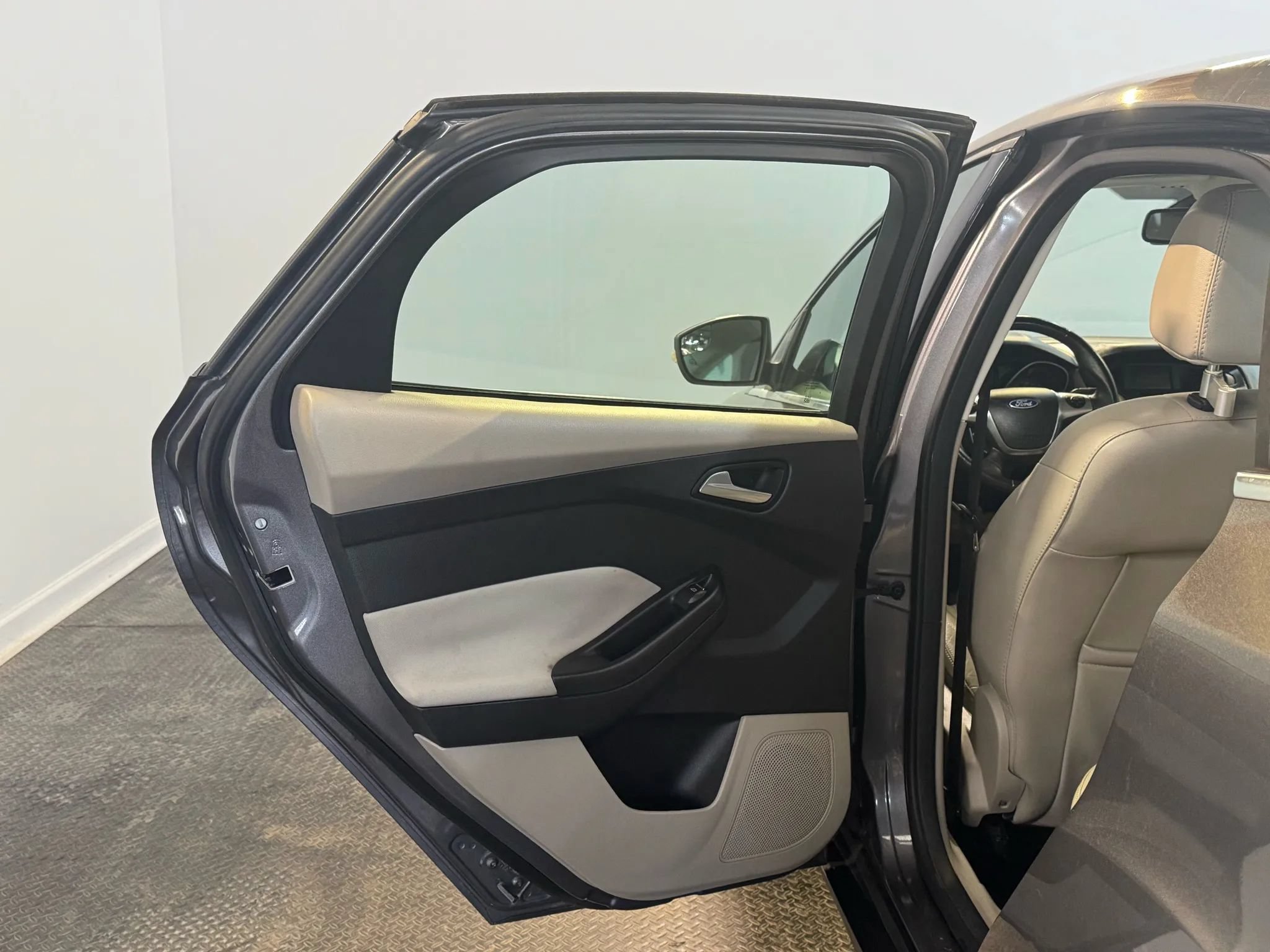 Used 2012 Ford Focus SEL FWD image 25