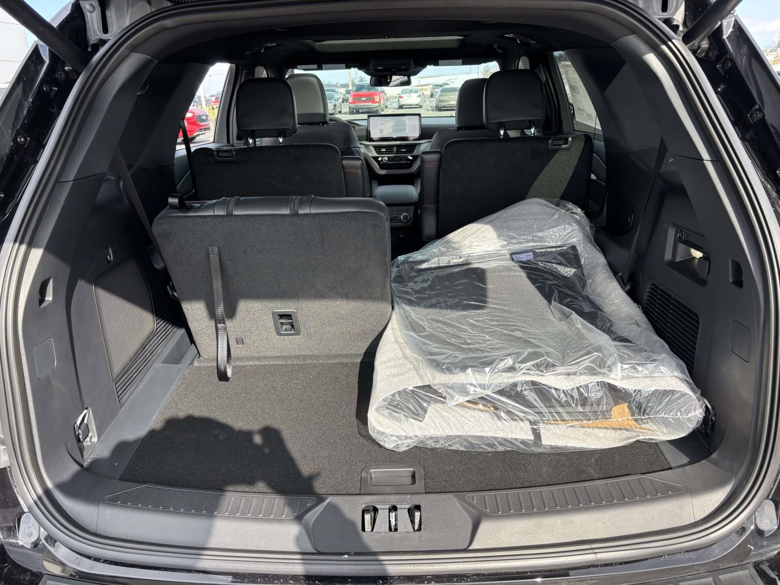 New 2026 Ford Explorer ST-Line w/ ST-Line Street Pack image 9