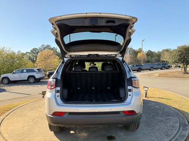 Used 2025 Jeep Compass Limited image 30