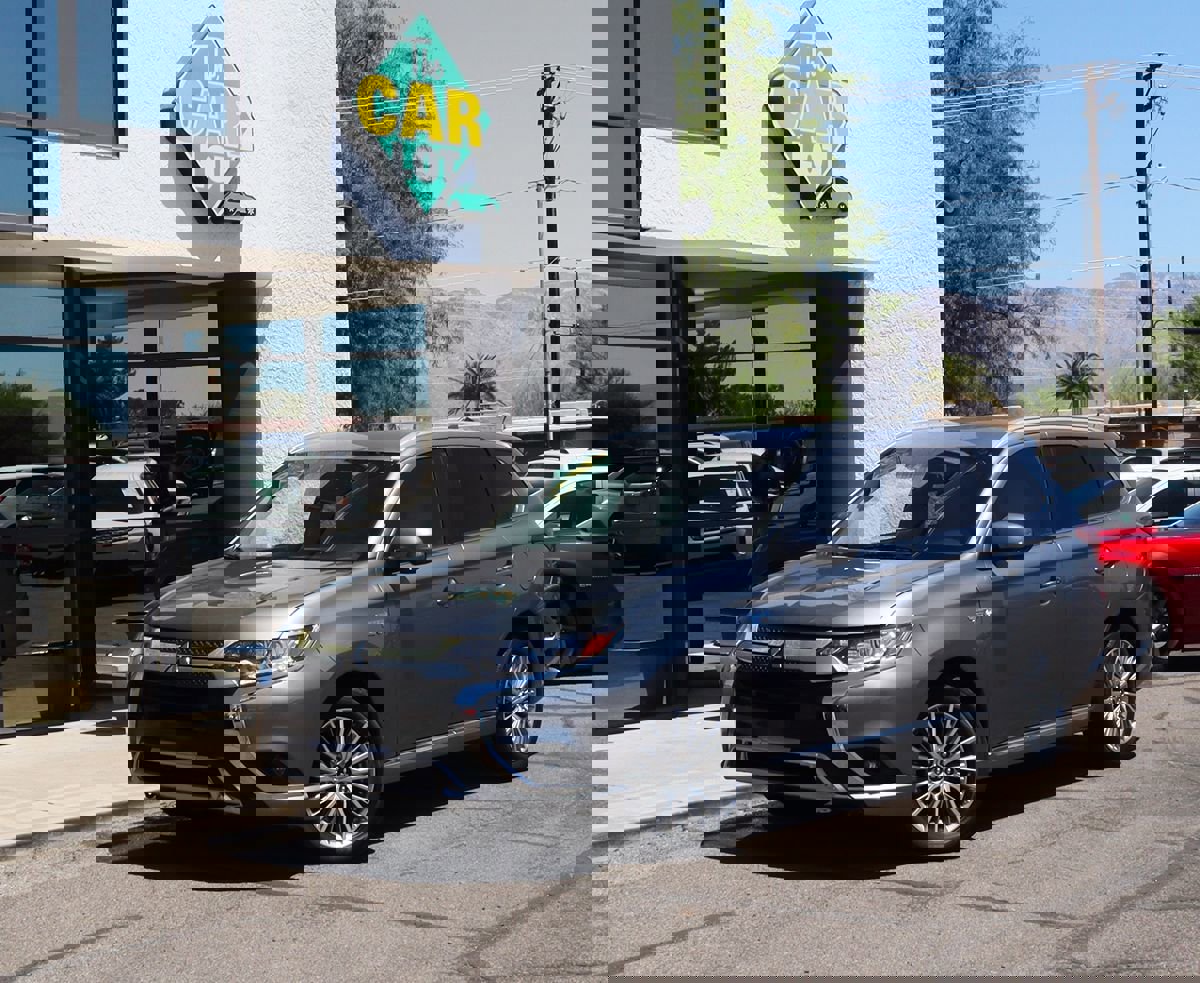 Used 2022 Mitsubishi Outlander SEL image 2