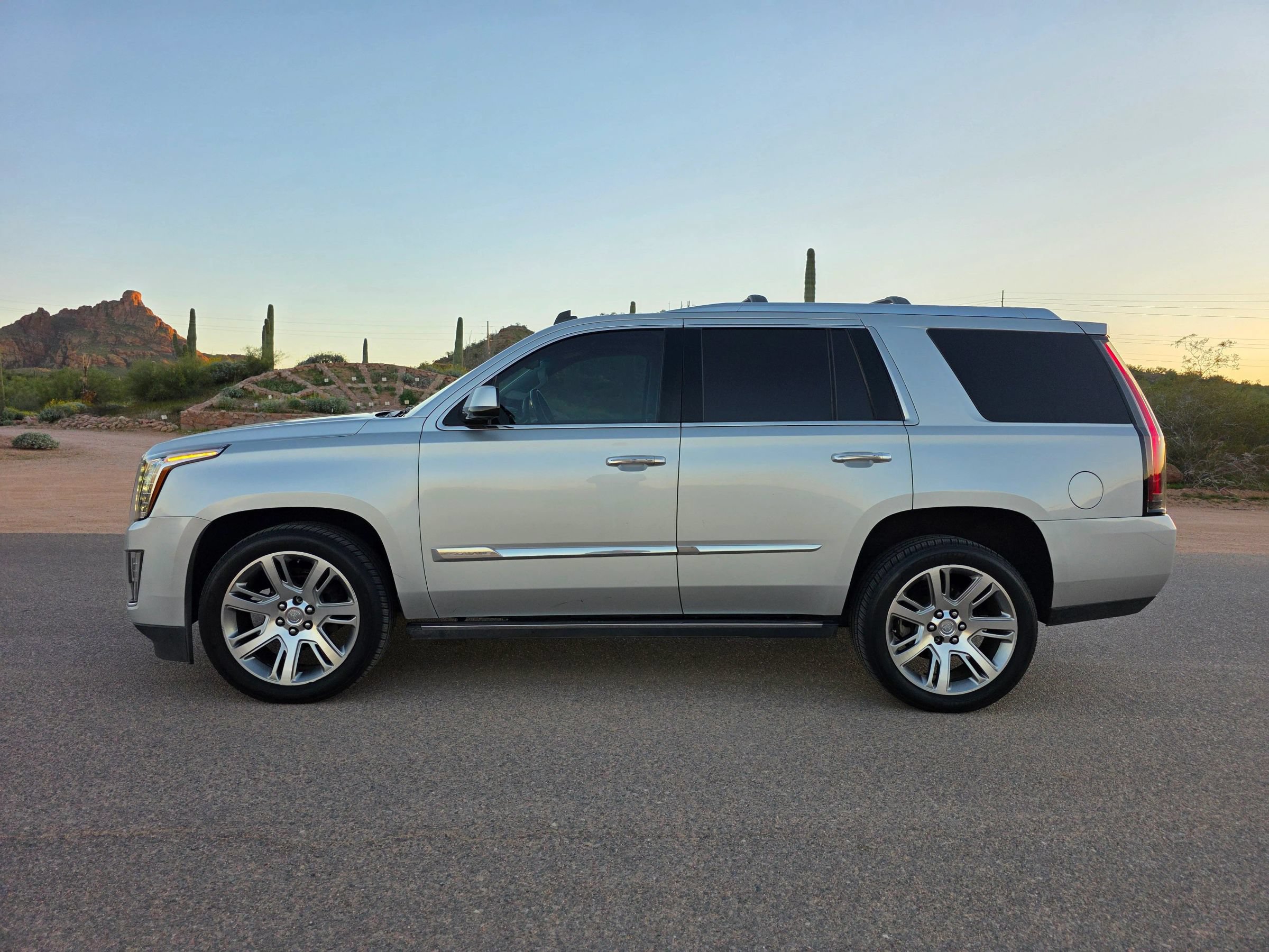 Used 2015 Cadillac Escalade Premium AWD/4WD image 2