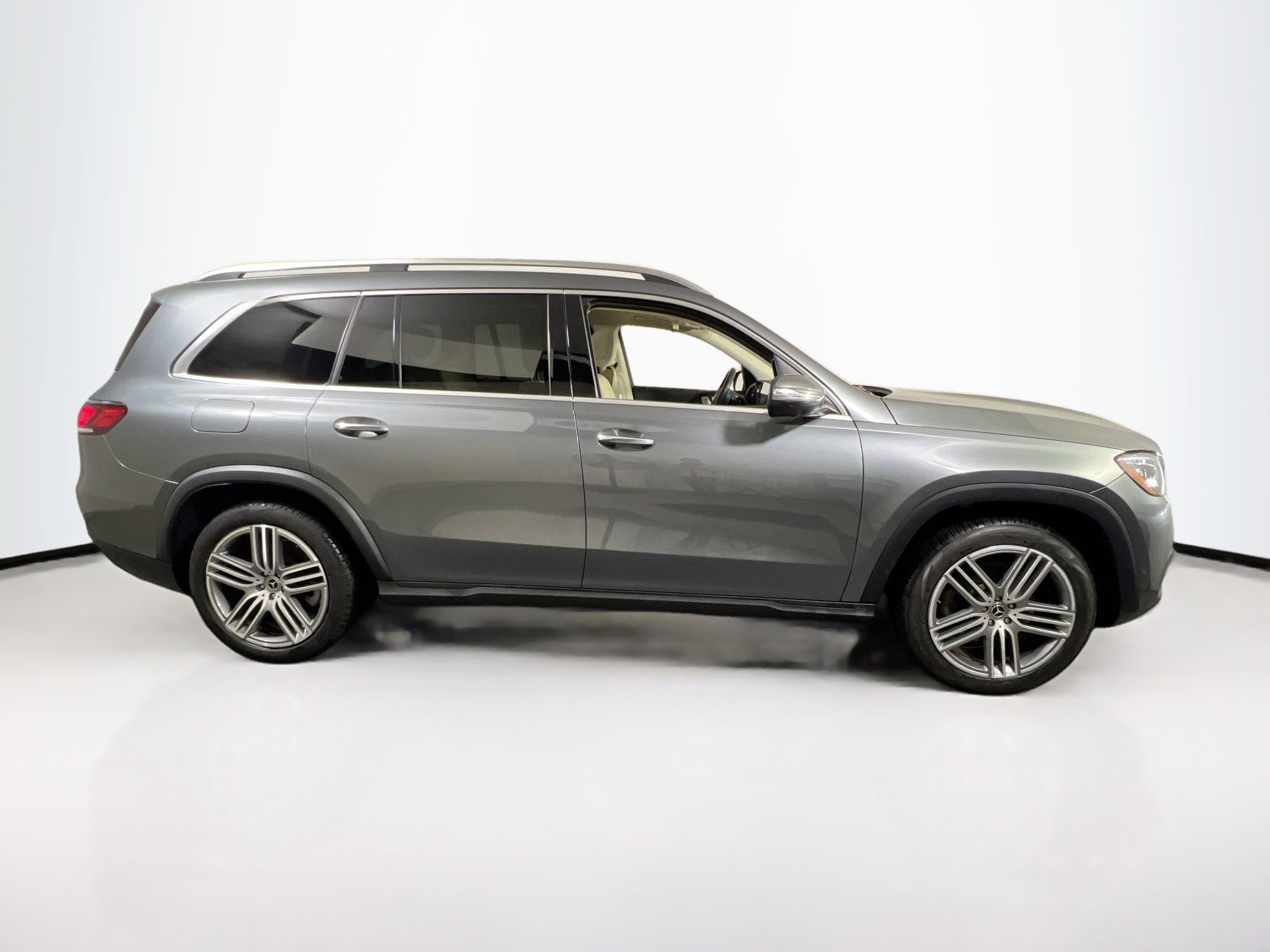 Used 2021 Mercedes-Benz GLS 450 4MATIC image 4