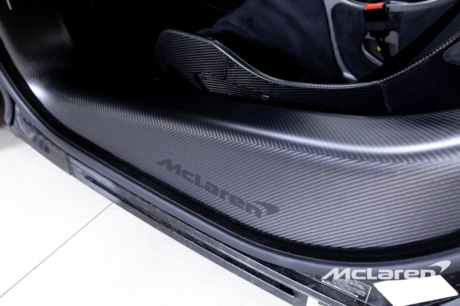 Used 2019 McLaren Senna RWD image 18
