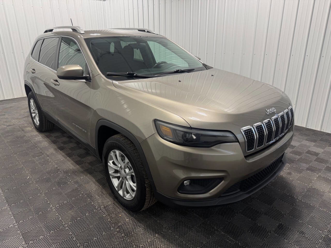 Used 2019 Jeep Cherokee Latitude w/ Cold Weather Group image 2