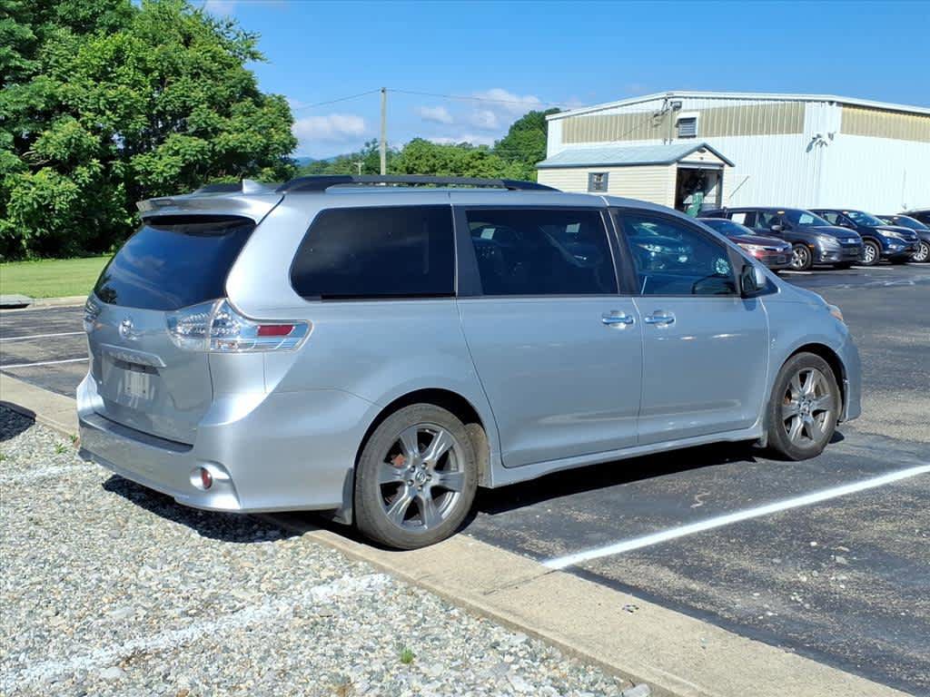 Used 2019 Toyota Sienna SE FWD image 11