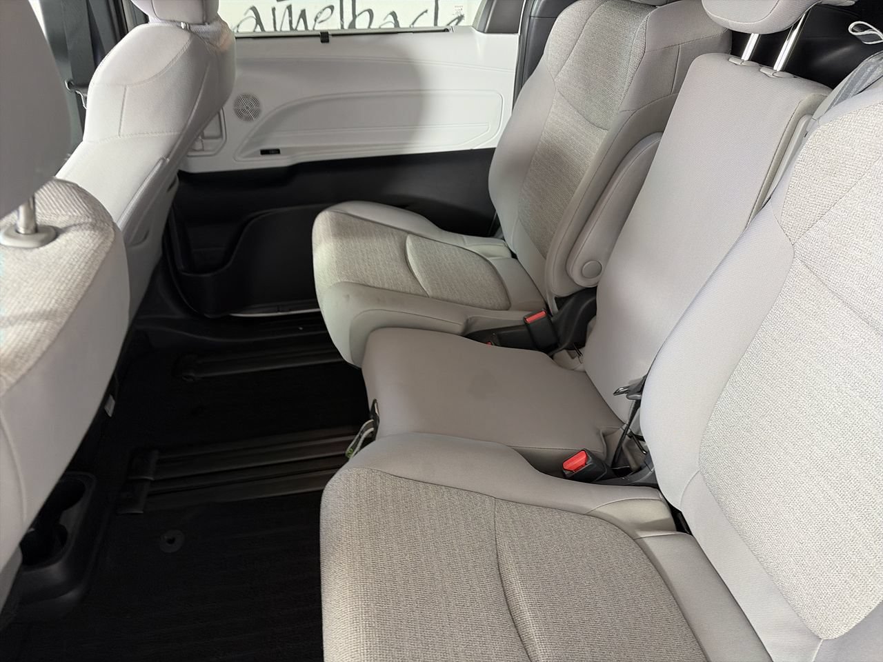 Used 2026 Toyota Sienna LE FWD image 22