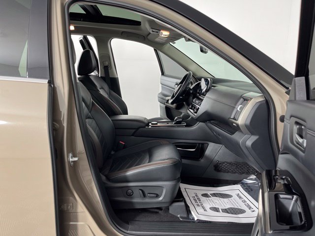 Used 2023 Nissan Pathfinder Platinum w/ Cargo Package AWD/4WD image 43