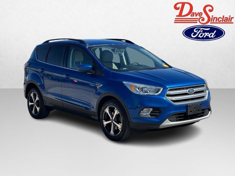 Used 2017 Ford Escape SE w/ SE Leather Comfort Package FWD image 4