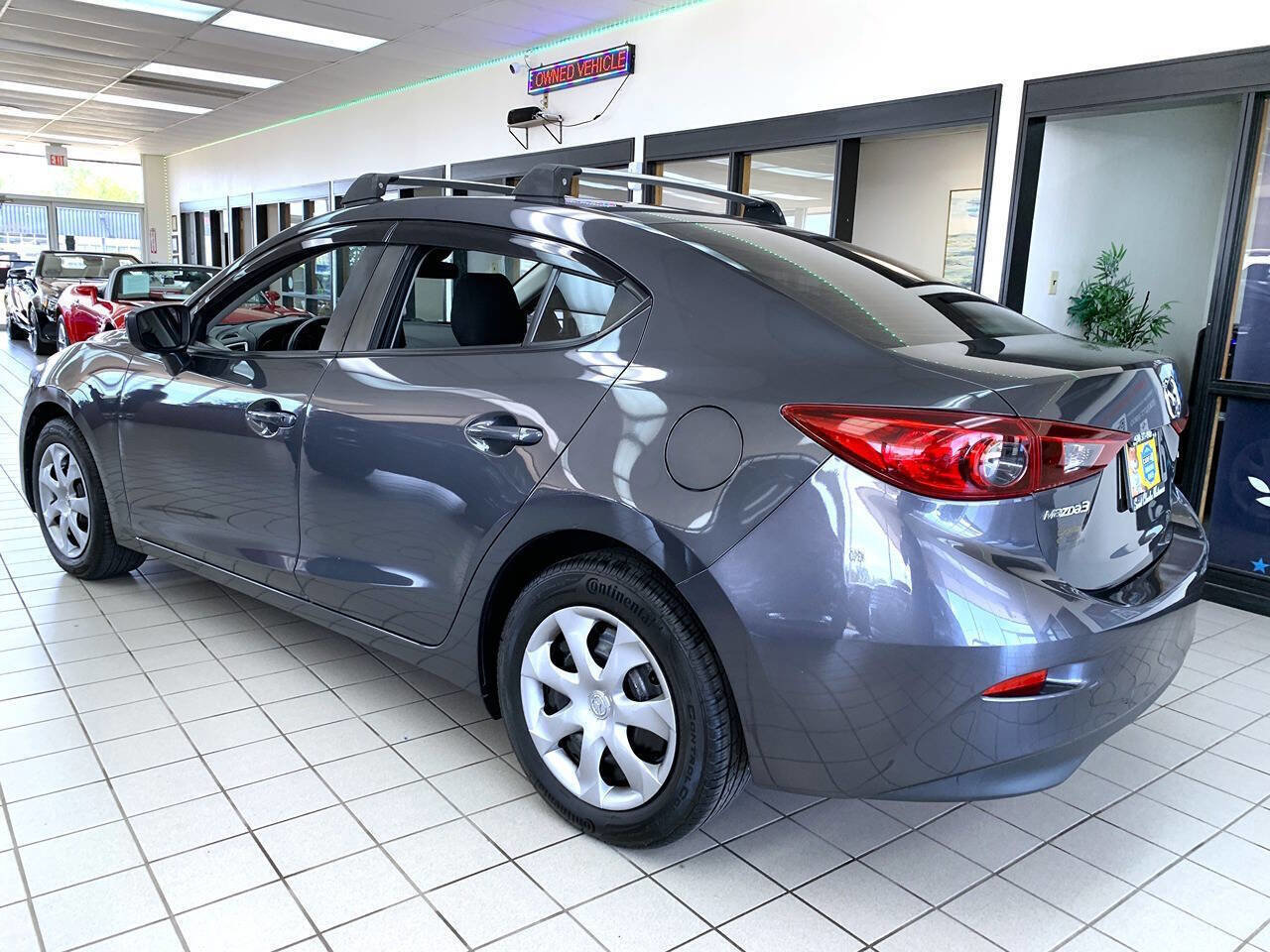 Used 2018 MAZDA MAZDA3 Sport FWD image 6