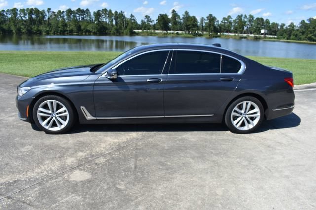 Used 2018 BMW 750i RWD image 11