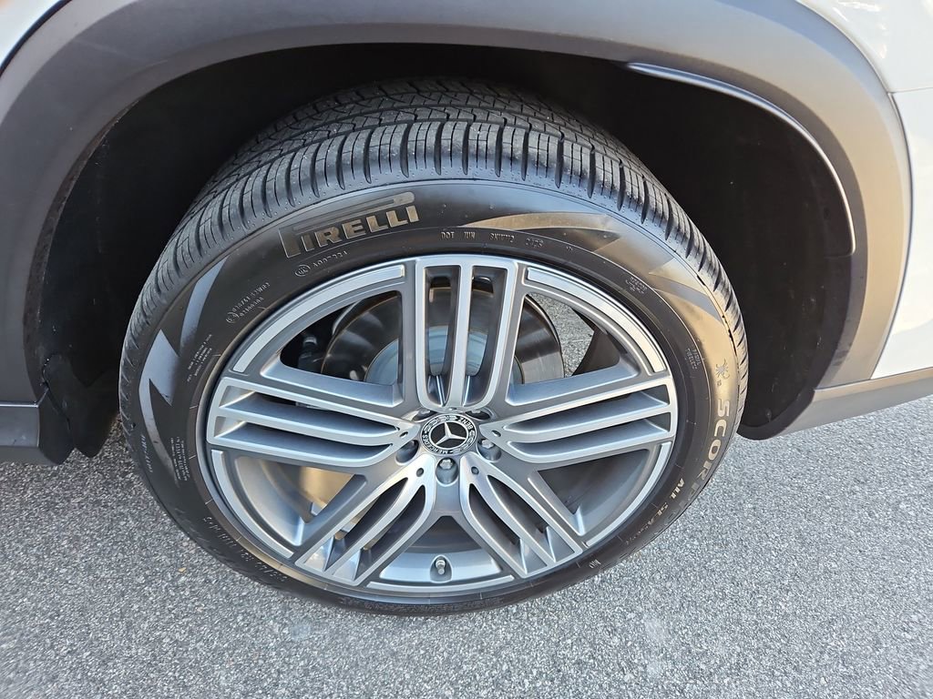 Used 2024 Mercedes-Benz GLS 450 4MATIC image 37
