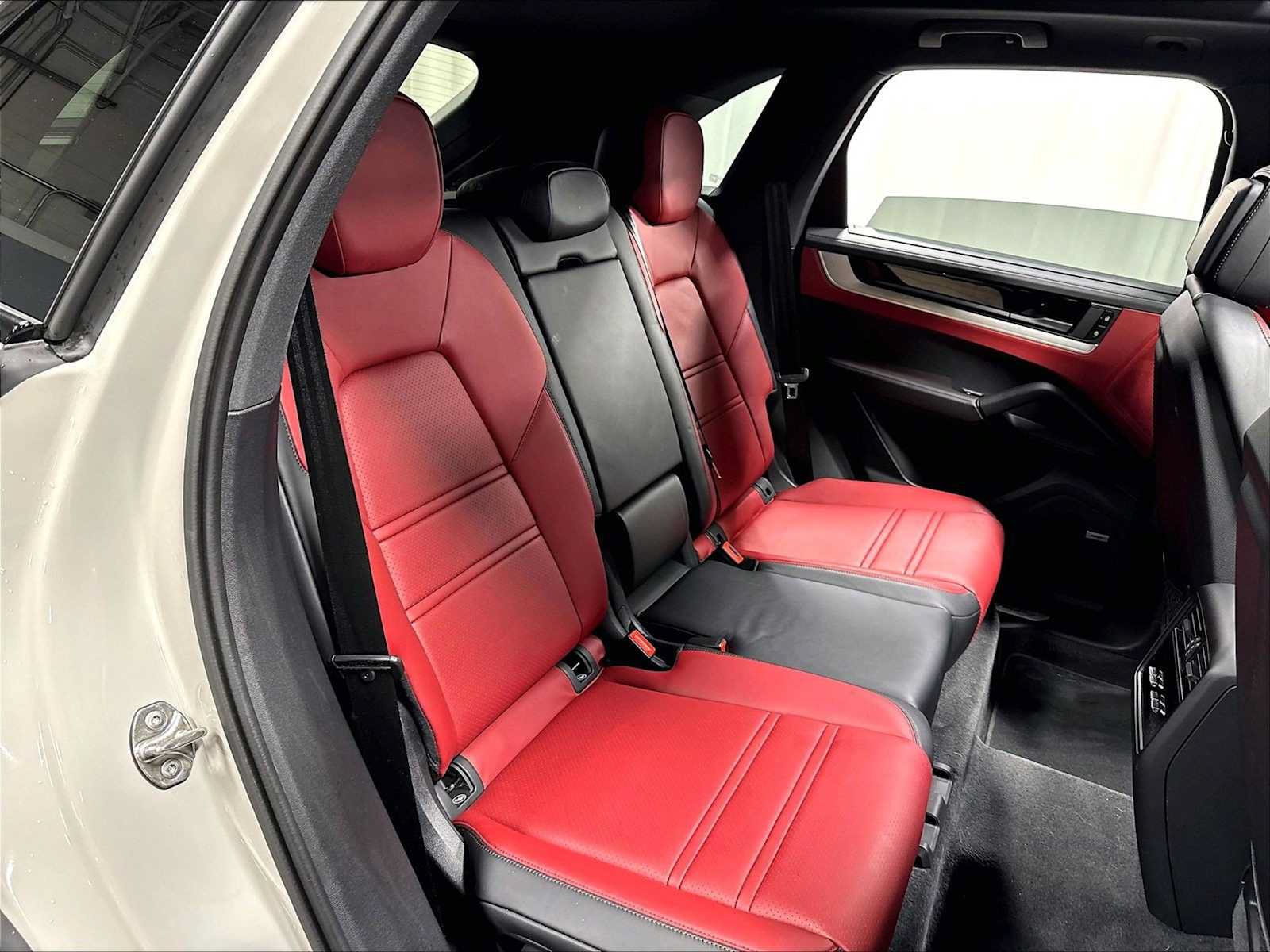 Used 2026 Porsche Cayenne S AWD/4WD image 32