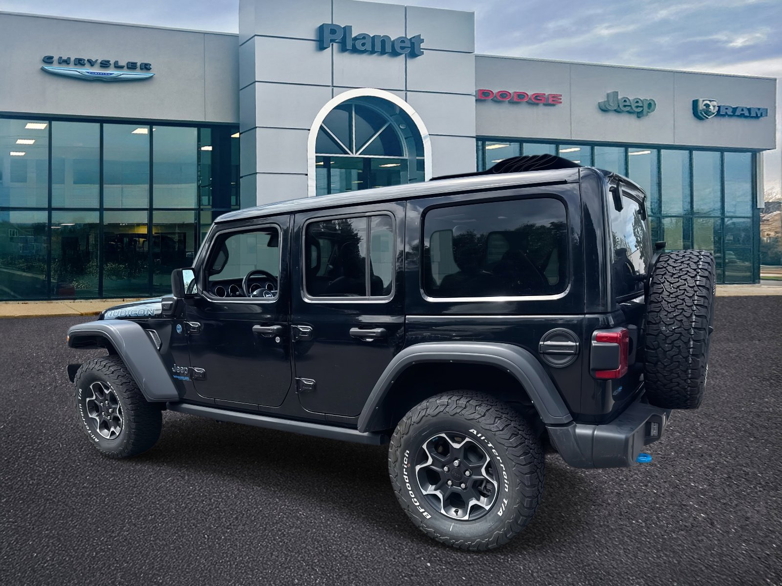 Used 2022 Jeep Wrangler Unlimited Rubicon 4xe w/ Safety Group image 3