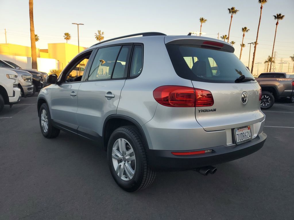 Used 2017 Volkswagen Tiguan S image 3
